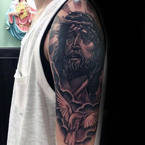 tatuaje jesus brazo para hombre 06