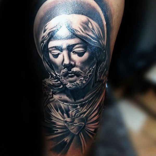 tatuaje jesus brazo para hombre 09