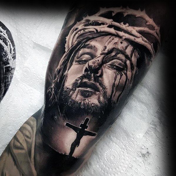 tatuaje jesus brazo para hombre 17