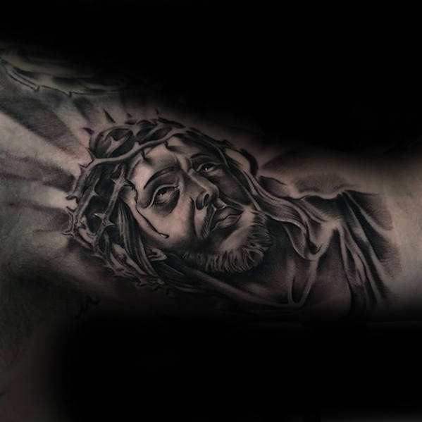 tatuaje jesus brazo para hombre 25