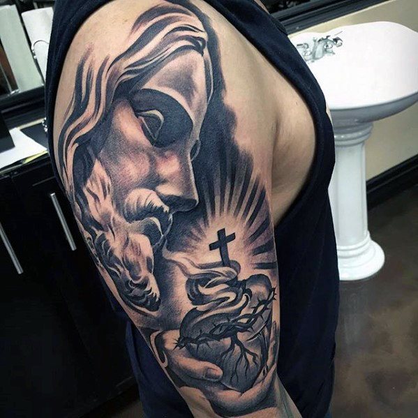 tatuaje jesus brazo para hombre 32