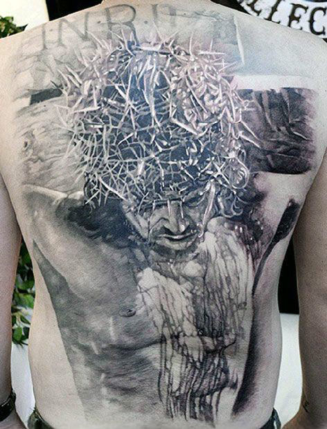 tatuaje jesus espalda para hombre 17
