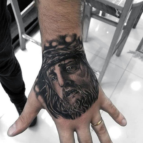 tatuaje jesus mano para hombre 20