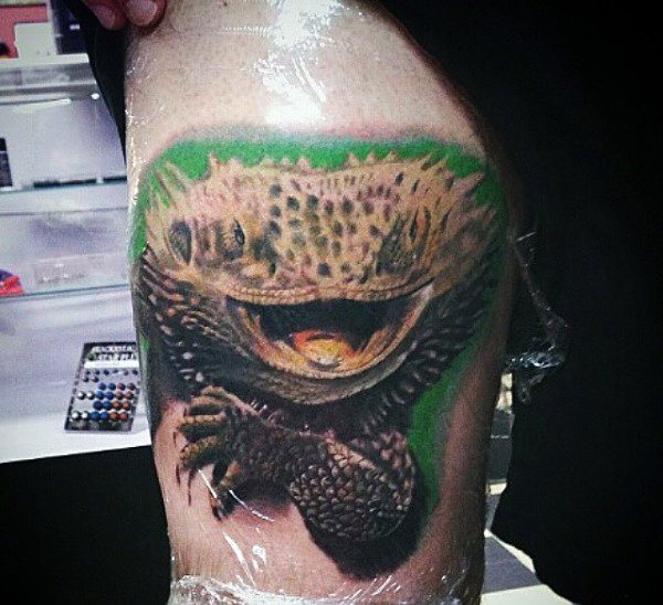 tatuaje lagarto para hombre 86