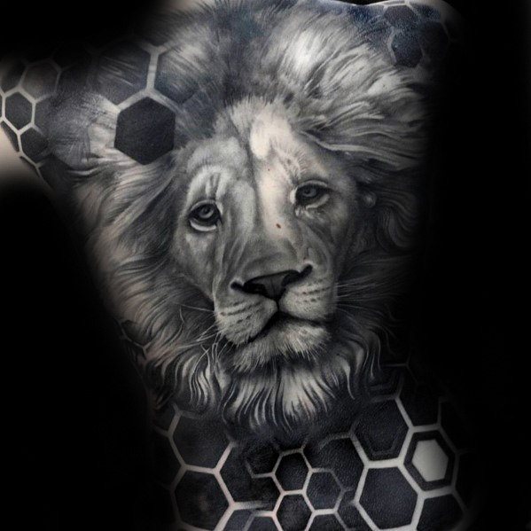 tatuaje leon realista para hombre 09