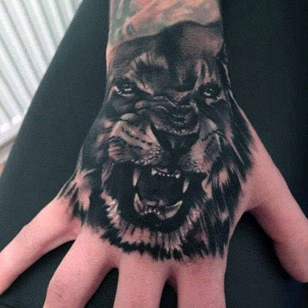 tatuaje leon realista para hombre 25