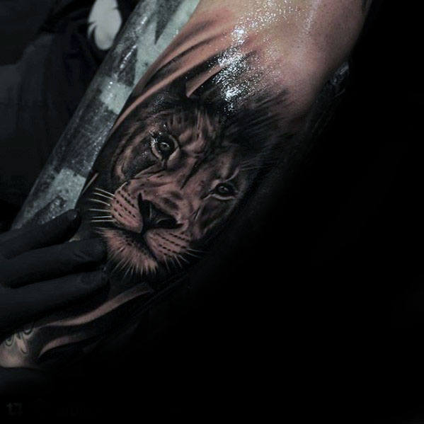 tatuaje leon realista para hombre 47