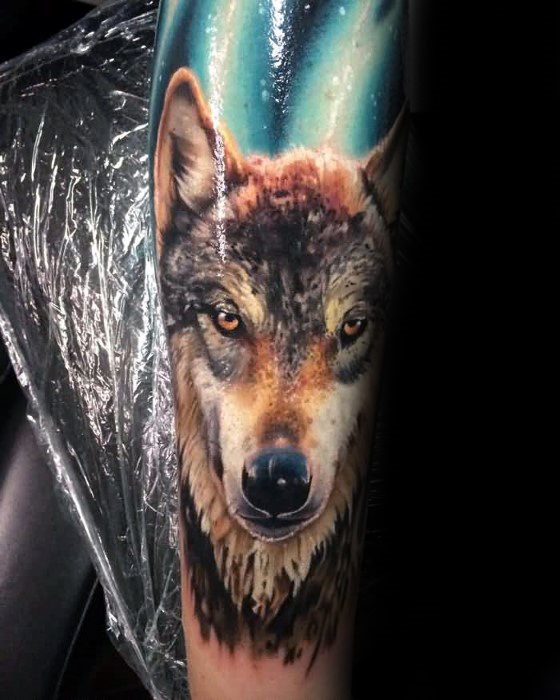 tatuaje lobo realista para hombre 16