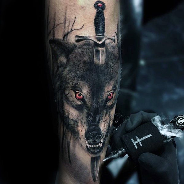 tatuaje lobo realista para hombre 19