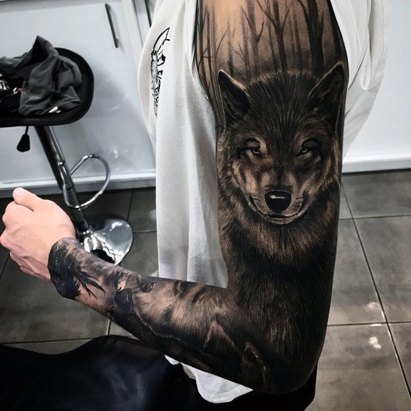 tatuaje lobo realista para hombre 26