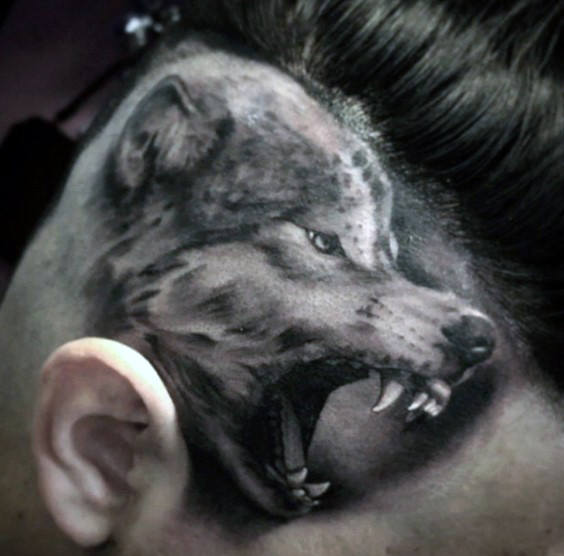 tatuaje lobo realista para hombre 31