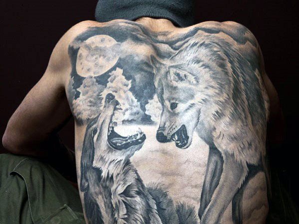 tatuaje lobo realista para hombre 35