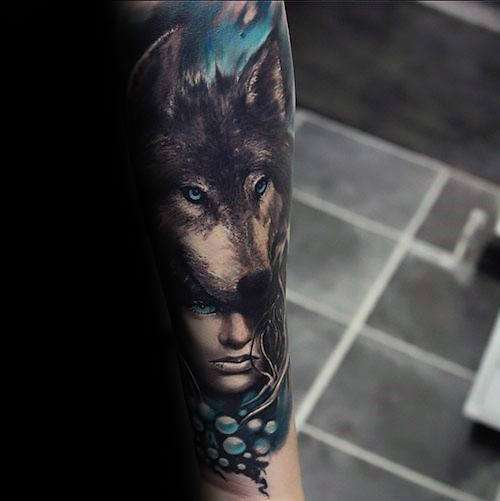 tatuaje lobo realista para hombre 44