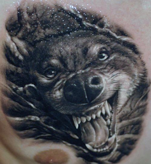 tatuaje lobo realista para hombre 45