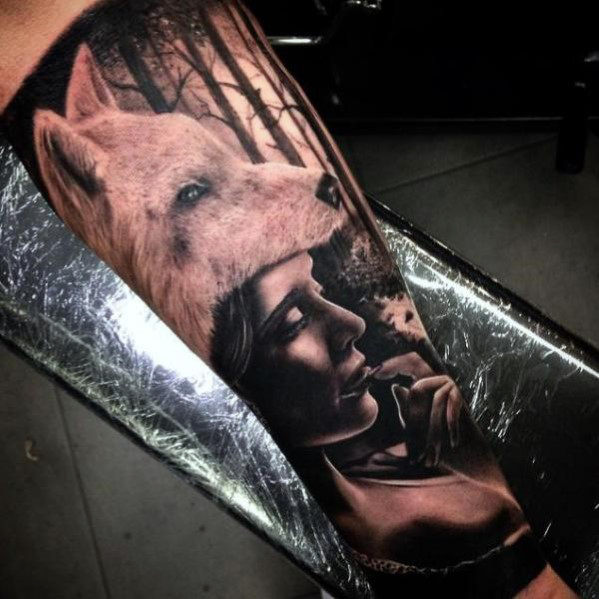 tatuaje lobo realista para hombre 48