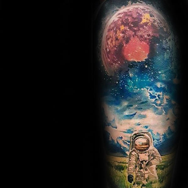 tatuaje luna realista para hombre 02