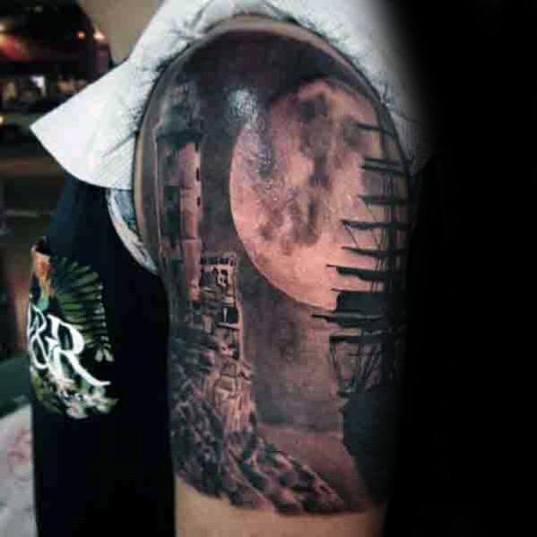 tatuaje luna realista para hombre 09