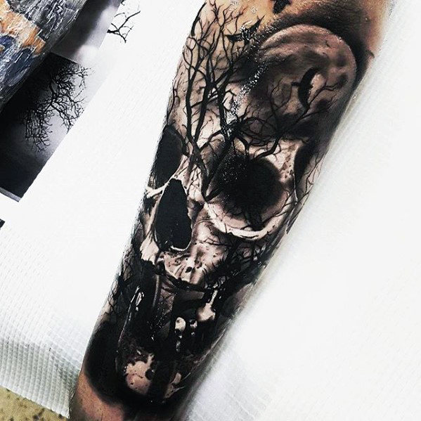 tatuaje luna realista para hombre 10