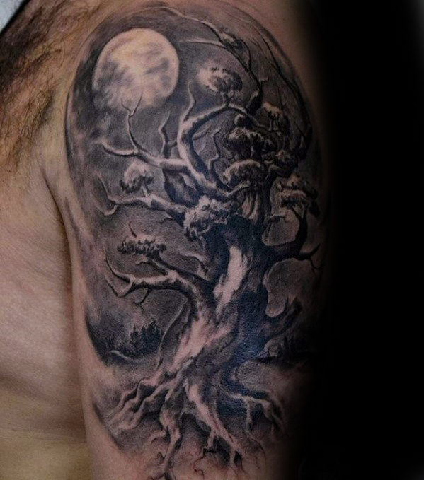 tatuaje luna realista para hombre 14