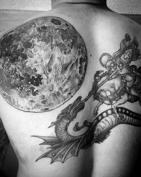 tatuaje luna realista para hombre 22