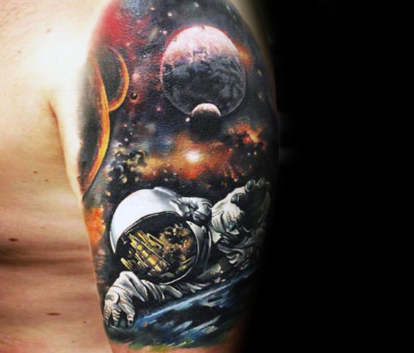 tatuaje luna realista para hombre 23