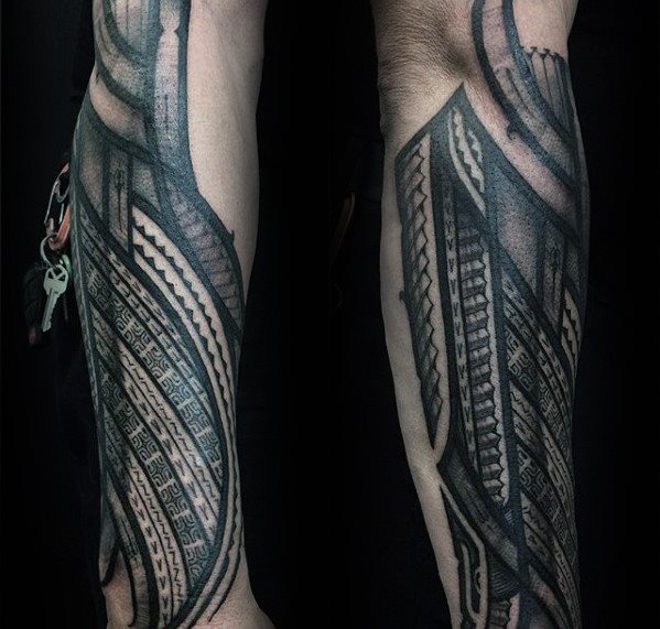 tatuaje polinesio antebrazo para hombre 05