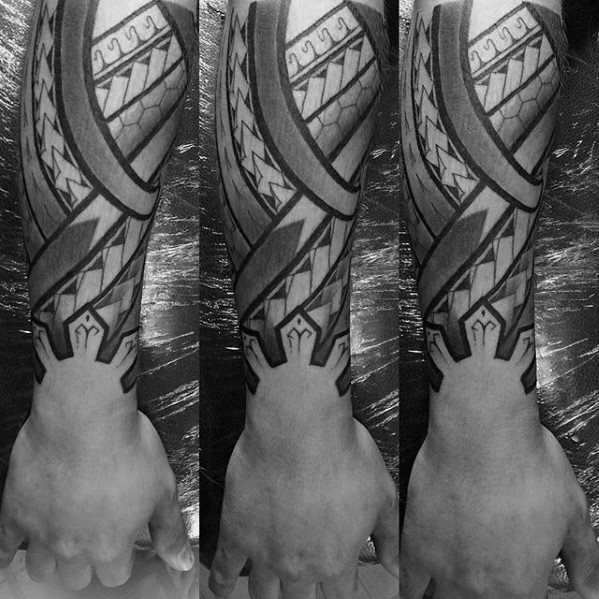 tatuaje polinesio antebrazo para hombre 33