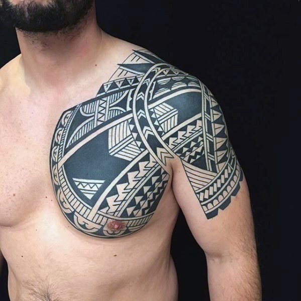 tatuaje polinesio brazo para hombre 02