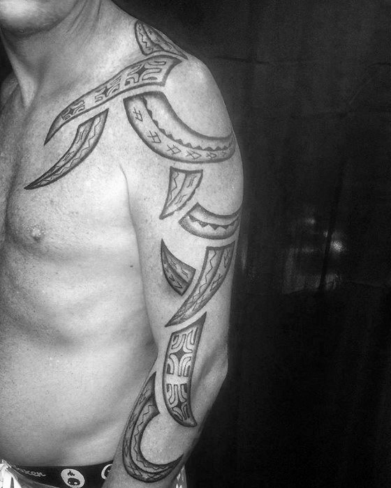 tatuaje polinesio brazo para hombre 04