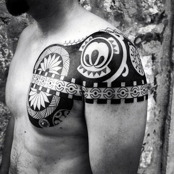 tatuaje polinesio brazo para hombre 08