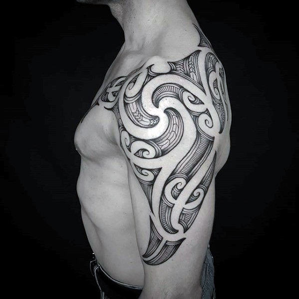tatuaje polinesio brazo para hombre 10
