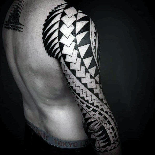 tatuaje polinesio brazo para hombre 12