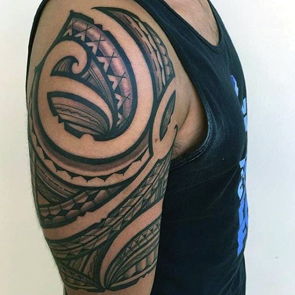 tatuaje polinesio brazo para hombre 19