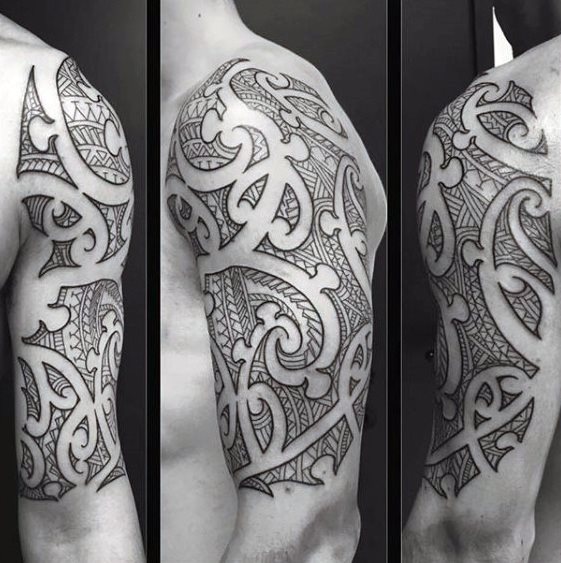 tatuaje polinesio brazo para hombre 26