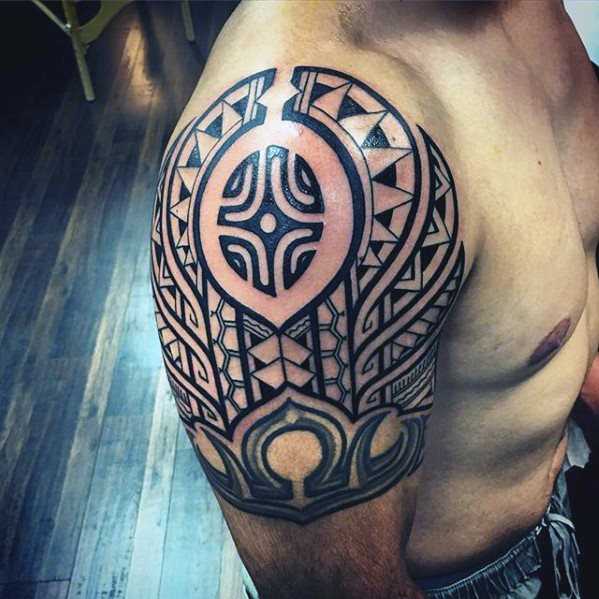 tatuaje polinesio brazo para hombre 27