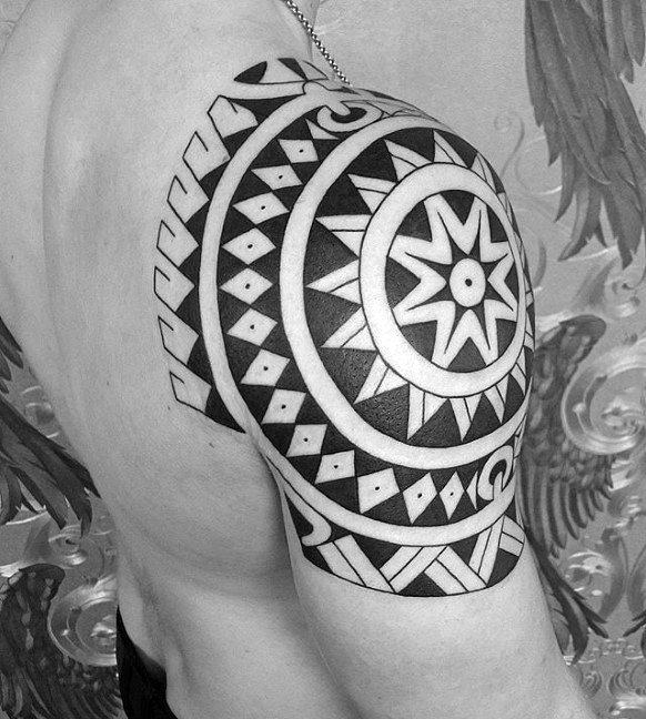 tatuaje polinesio brazo para hombre 30