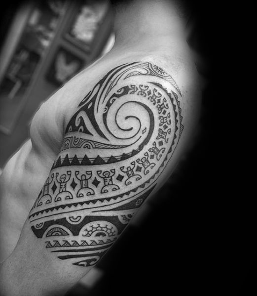 tatuaje polinesio brazo para hombre 39