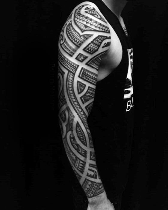 tatuaje polinesio brazo para hombre 43
