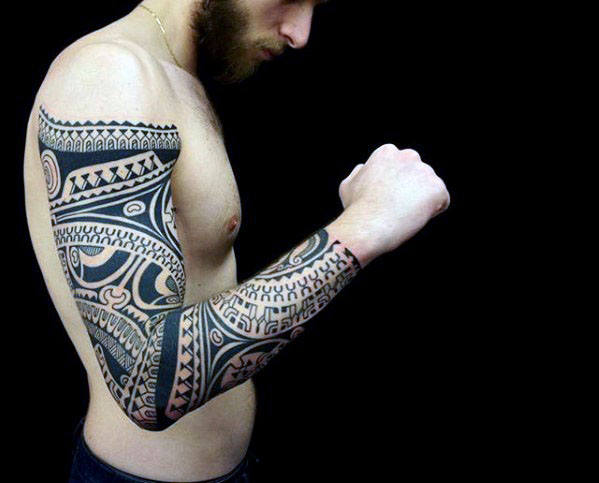 tatuaje polinesio manga para hombre 12