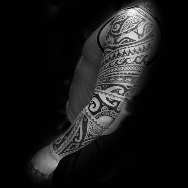 tatuaje polinesio manga para hombre 14