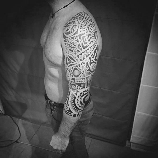tatuaje polinesio manga para hombre 21