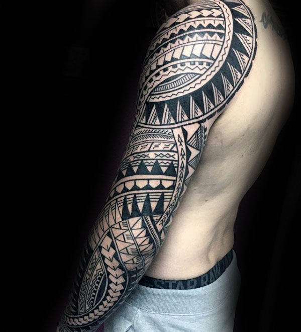 tatuaje polinesio manga para hombre 24
