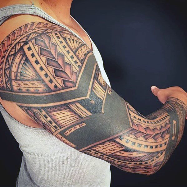 tatuaje polinesio manga para hombre 32