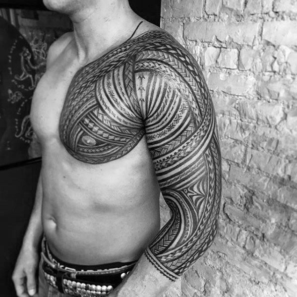 tatuaje polinesio manga para hombre 35