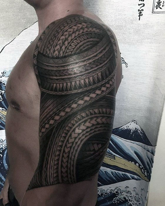 tatuaje polinesio media manga para hombre 06