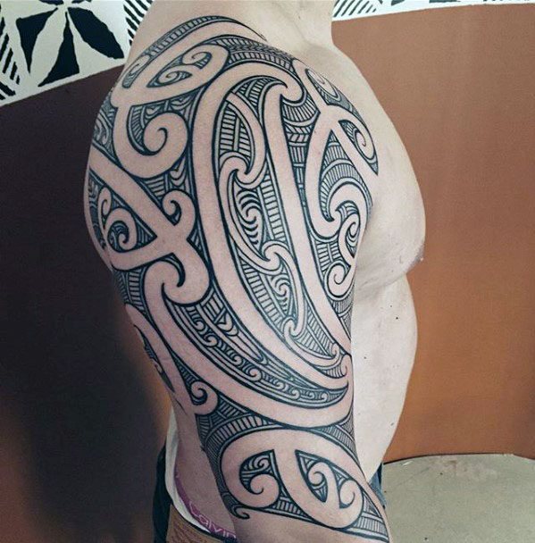tatuaje polinesio media manga para hombre 13