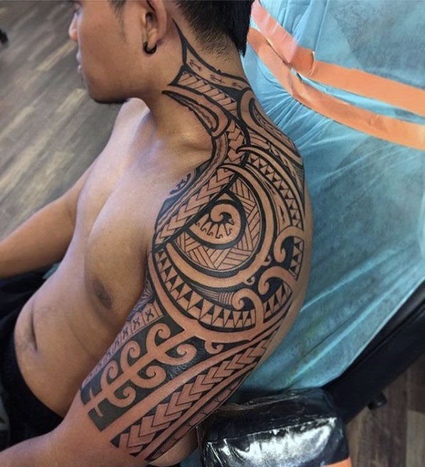 tatuaje polinesio media manga para hombre 15