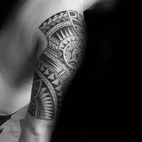 tatuaje polinesio media manga para hombre 24