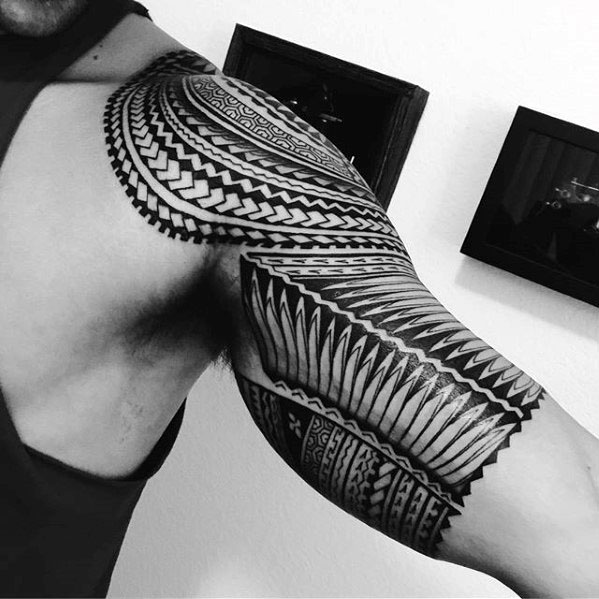 tatuaje polinesio media manga para hombre 30