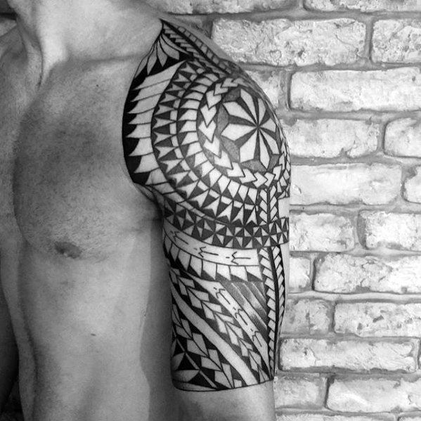 tatuaje polinesio media manga para hombre 31